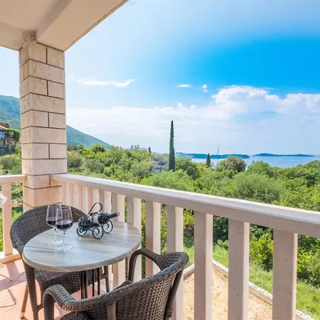 Apartman And Bouganvillea *