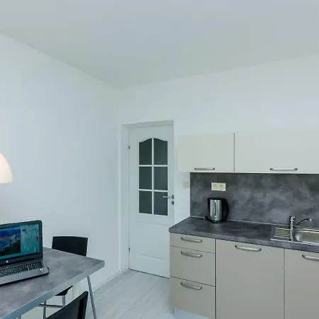 And Bouganvillea Apartman *