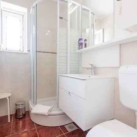 And Bouganvillea Apartman *