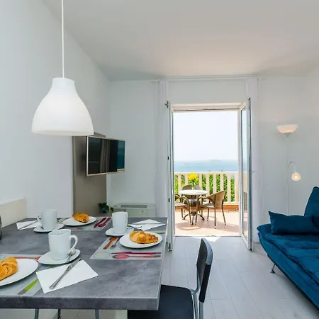 Apartment And Bouganvillea Mlini