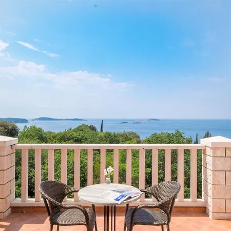 And Bouganvillea - Sea View & Garden Guest house *