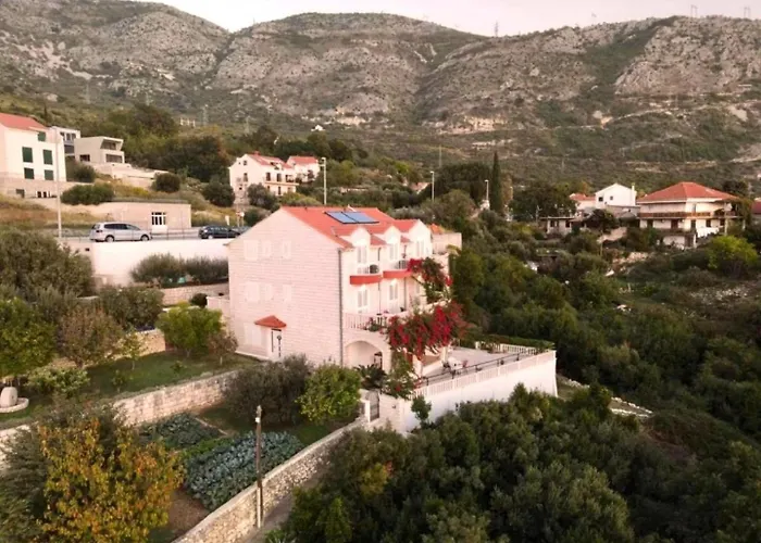 Lägenhet And Bouganvillea *