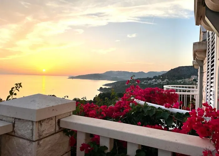 Lägenhet And Bouganvillea Mlini