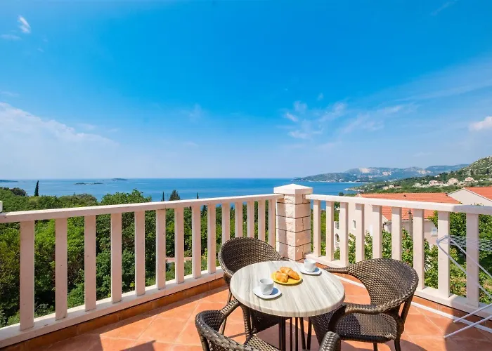 Lägenhet And Bouganvillea Mlini