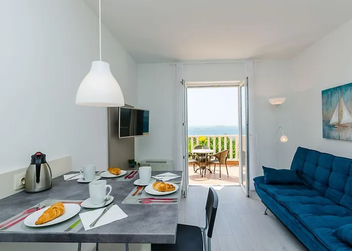 Lägenhet And Bouganvillea Mlini