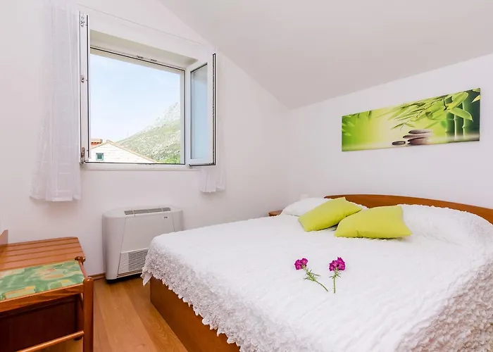 Lägenhet And Bouganvillea Mlini