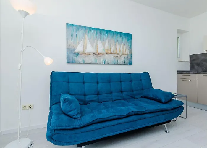 And Bouganvillea Mlini