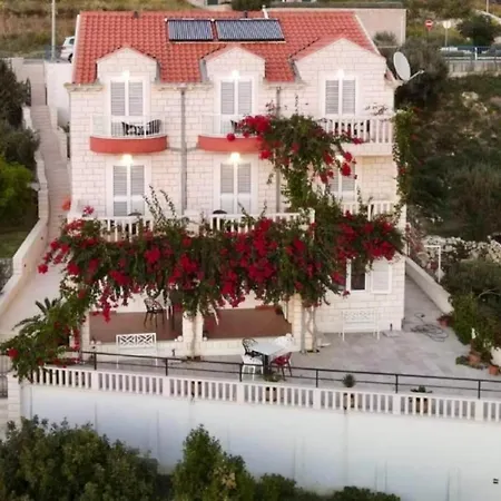 Guest house And Bouganvillea - Sea View & Garden Mlini
