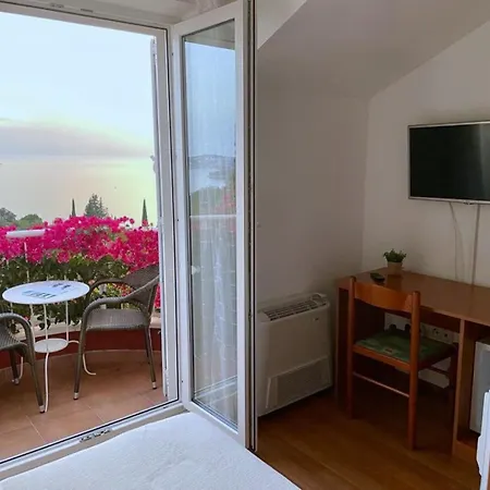 Guest house And Bouganvillea - Sea View & Garden Mlini