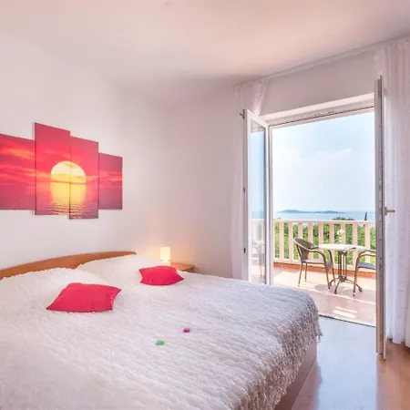 And Bouganvillea - Sea View & Garden Guest house *