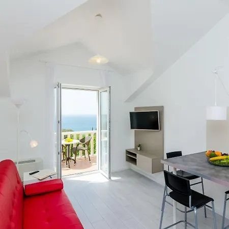 And Bouganvillea - Sea View & Garden Guest house