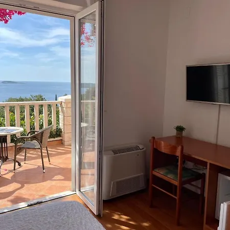 And Bouganvillea - Sea View & Garden Guest house