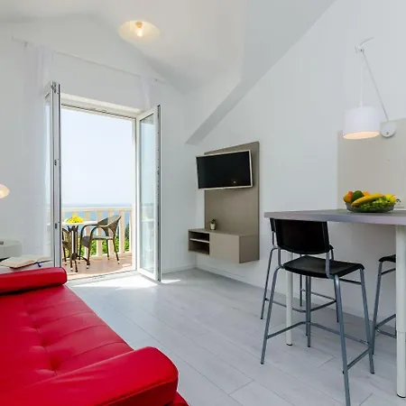 And Bouganvillea - Sea View & Garden Guest house *