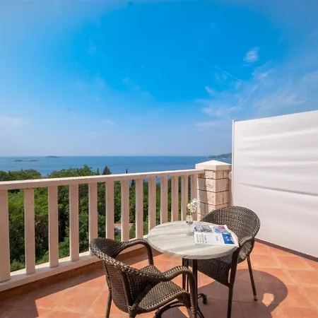 And Bouganvillea - Sea View & Garden Guest house